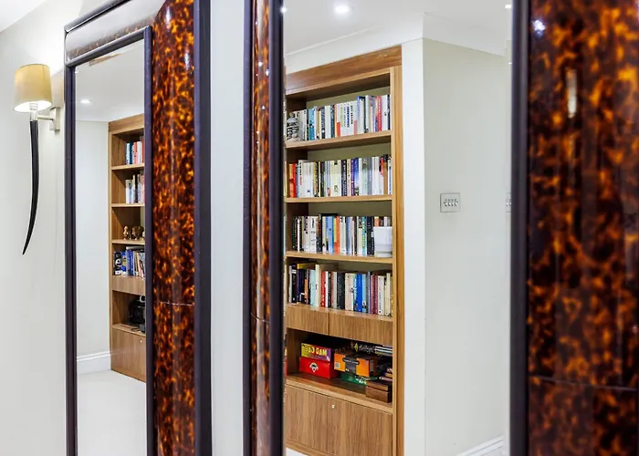Hyde Park Hideaway Sleeps 6