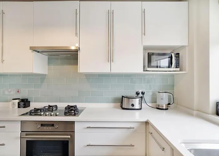 The Camden Suite Bright & Beautiful 2-Bed City Retreat
