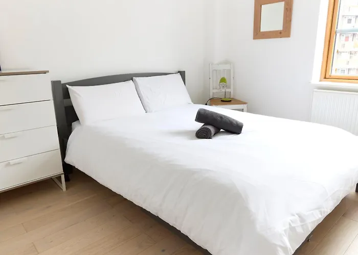 Apartment With Canal View In Broadway Market