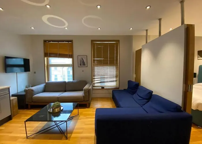 Grand Living Near Piccadilly Cov11