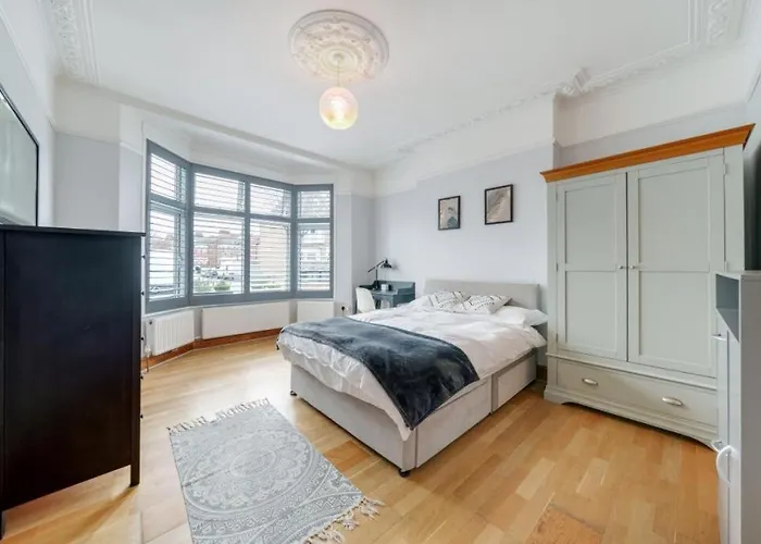 London City Large Two Bedroom Apartment