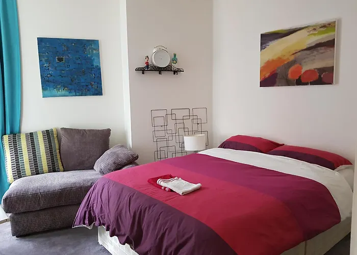 Private Room In Luxury Canary Wharf Apartment