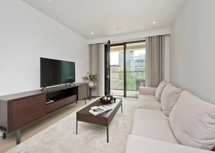Elegant And Modern Apartments In Canary Wharf Right Next To Thames