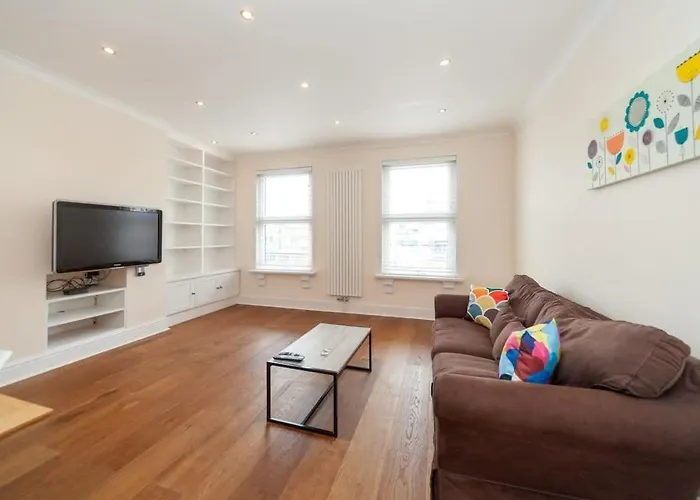 Spacious 2 Bedroom Maisonette In Stratford