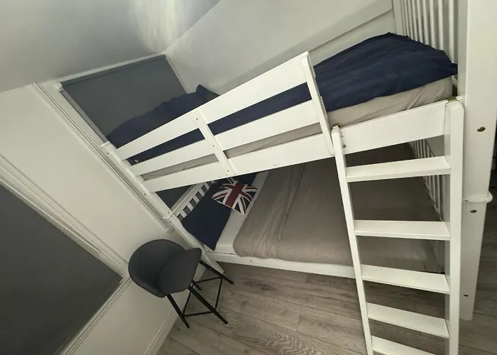 Rooms At 173