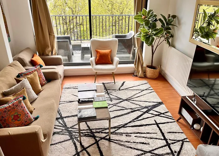 Hyde Park,2 Bedrooms 2Bathrooms, Perfect For Families!