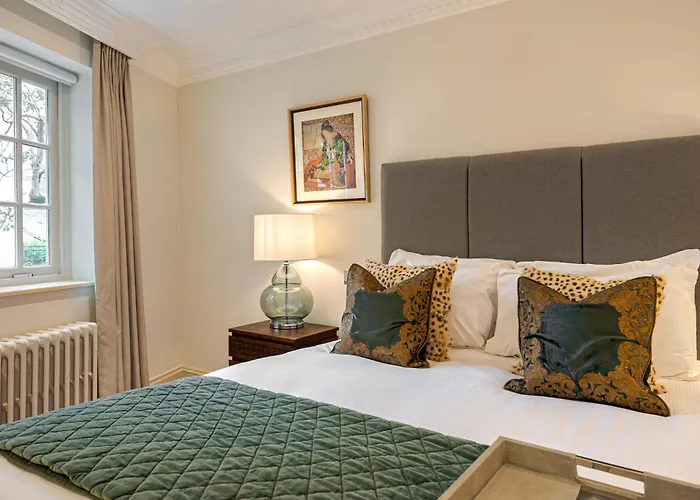 Luxury Belgravia 3Br House With Skylights, Ac And Garage Parking