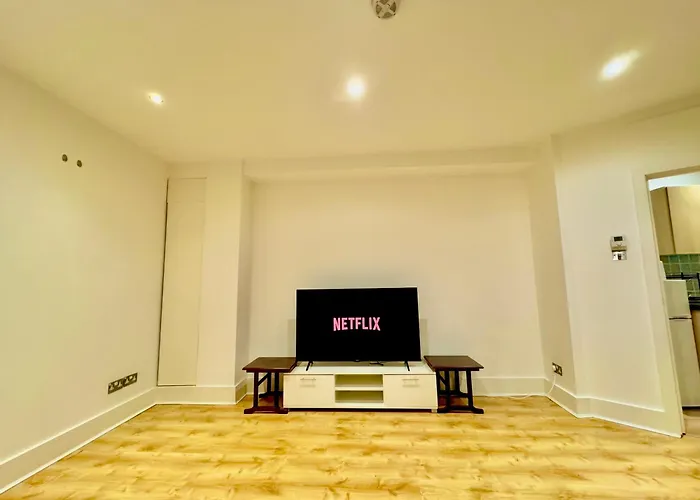 London Luxxe Apartments, Kensington & Chelsea, Central London Prime Location, With Many Stations, Westfield Shopping Centre Mins Away Walk