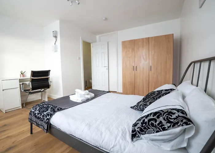 London Docklands Near Excel And London City Airport 2 Double Ensuites For Up To 4 People