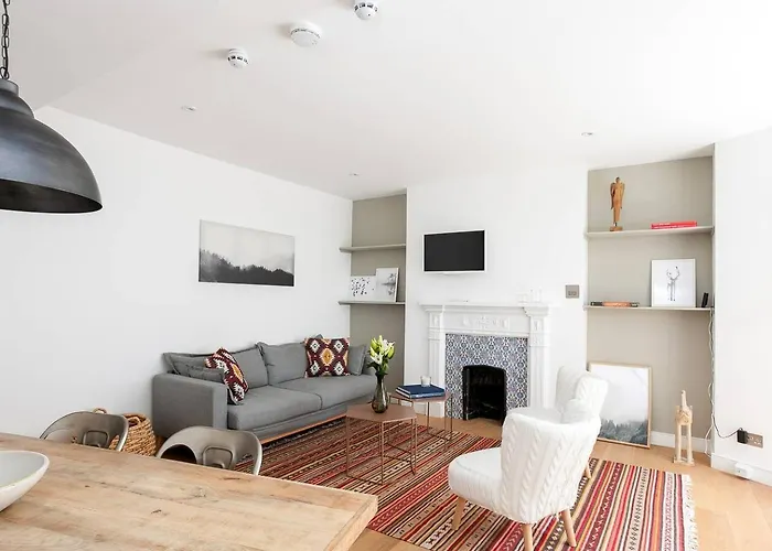 Stylish 2Br Home In West Kensington , 4 Guests