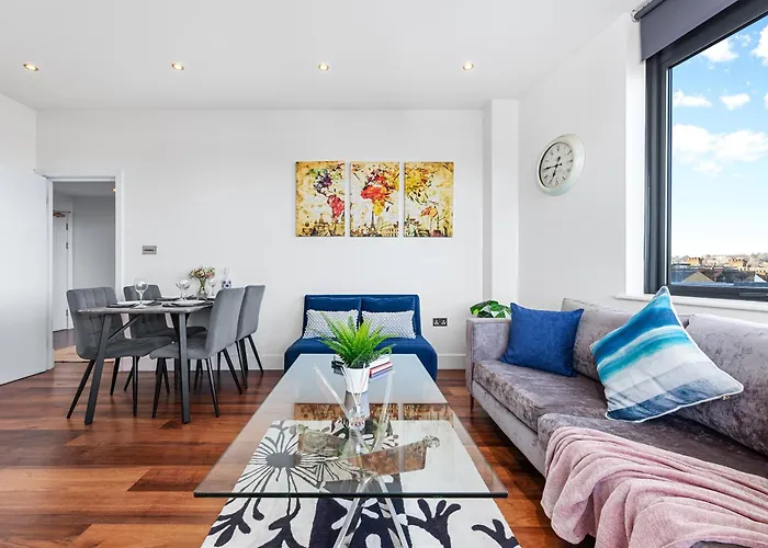 Wimbledon Two Bedroom Luxury Stays - Central London