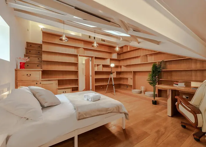 Stunning Duplex Apartment In Central London