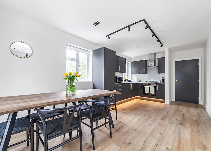 Arte Stays - Serviced Apartments For Leisure And Business - Private Parking - 12 Minutes Walking From Wembley Stadium