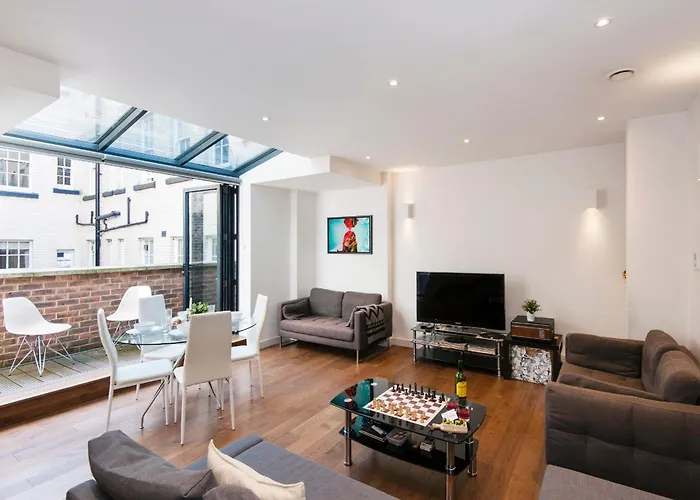 Vibrant 2Br Retreat In Baker Street