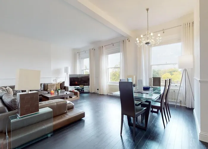 Hyde Park Gardens - 2 Bedroom Apartment