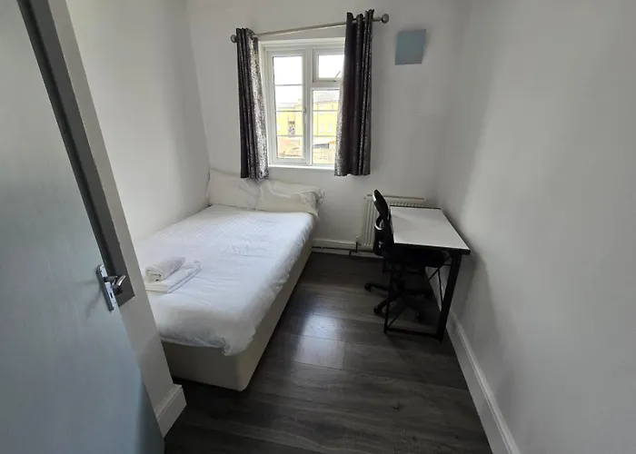 Room In Guest Room - Limehouse Townhomes Modern Spacious Serviced Double Room