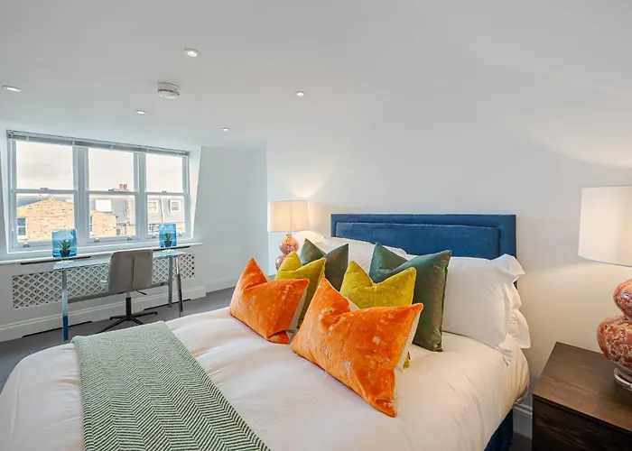 Stylish 3-Bedroom Home In The Heart Of Fulham