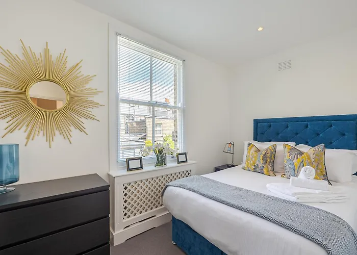 Stylish 3-Bedroom Home In The Heart Of Fulham