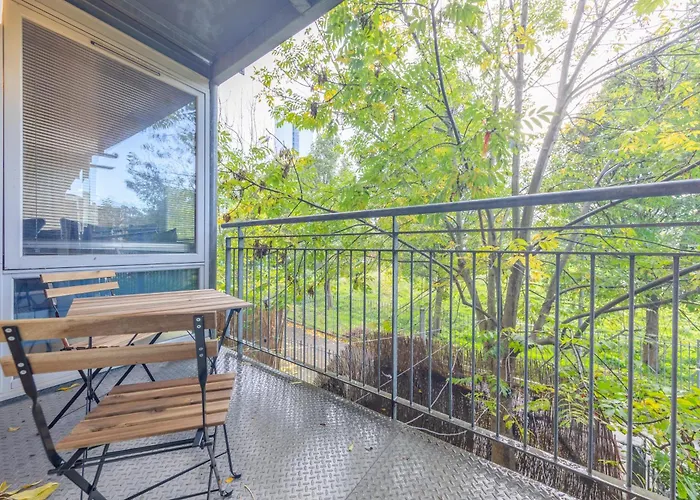 Spacious 2 Bedroom Apartment Near White City