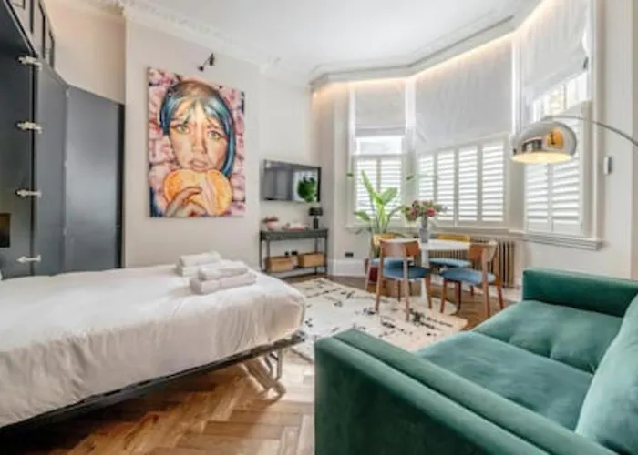 Modern Spacious Studio In Chelsea By Kings Road