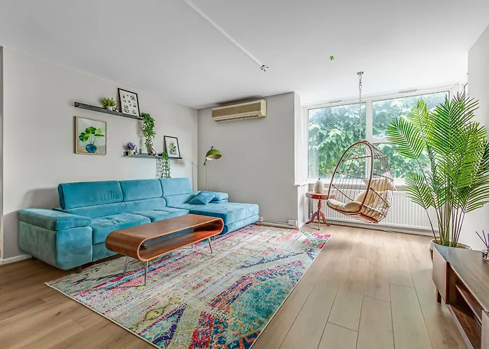 Riverside Retreat In Putney