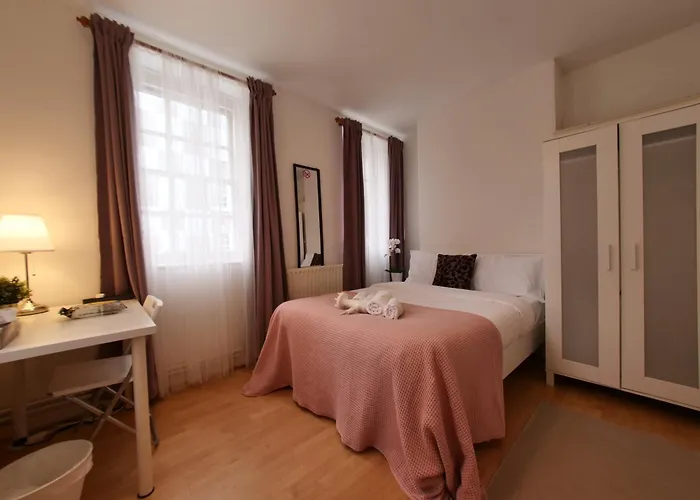 Stunning -3 Double Bedroom Cozy Flat In Heart Of London
