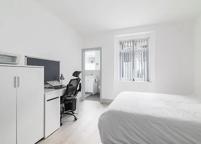 One Bed Flat In Chiswick