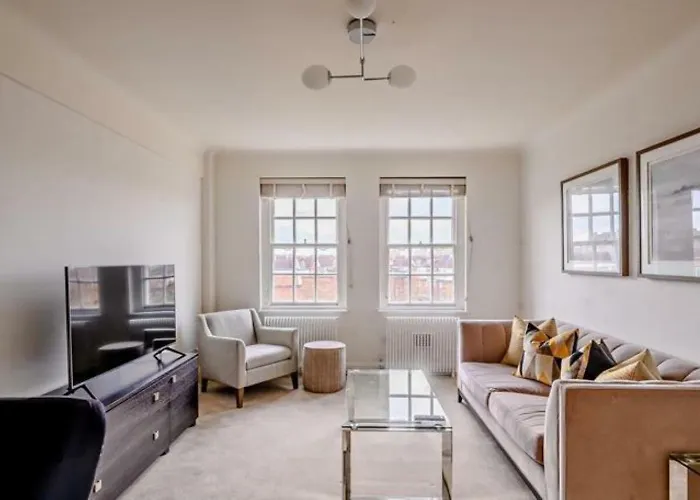 Mayfair Central Sleeps 6 People