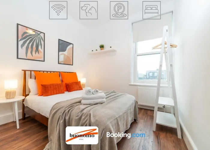 Three Bedroom Apartment At Buonomo Stays Short Lets & Serviced Accommodation Close To Wimbledon Tennis Courts