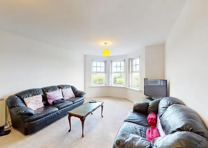 2 Bed With Free Parking & Lift - 3 Min To Station