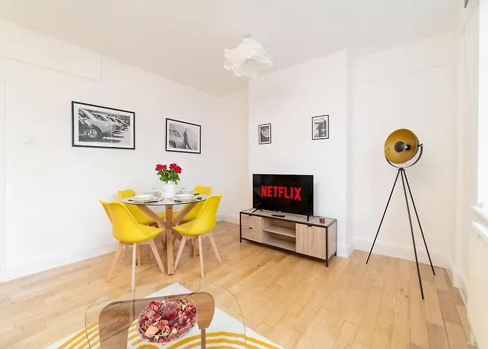 Two Bedroom Apartment By Buonomo Stays Short Lets & Serviced Accommodation In Balham With Balcony