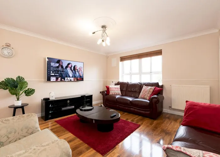 4 Bed House In Greater London Parking Pass The Keys