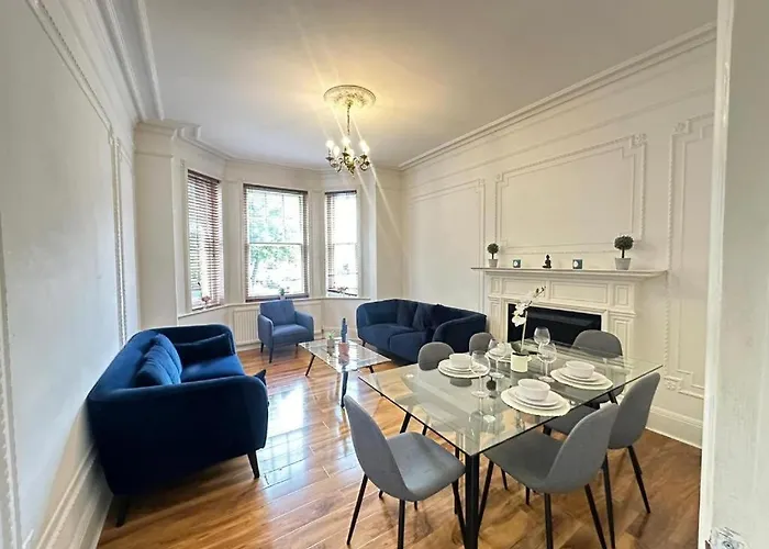 Luxury Four Bedroom Apartment Near Oxford Street