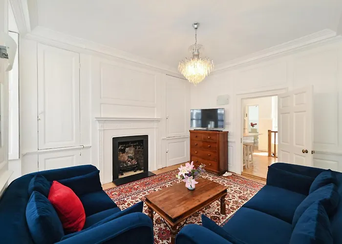 Spacious Soho Home On Quaint Cobbled Street