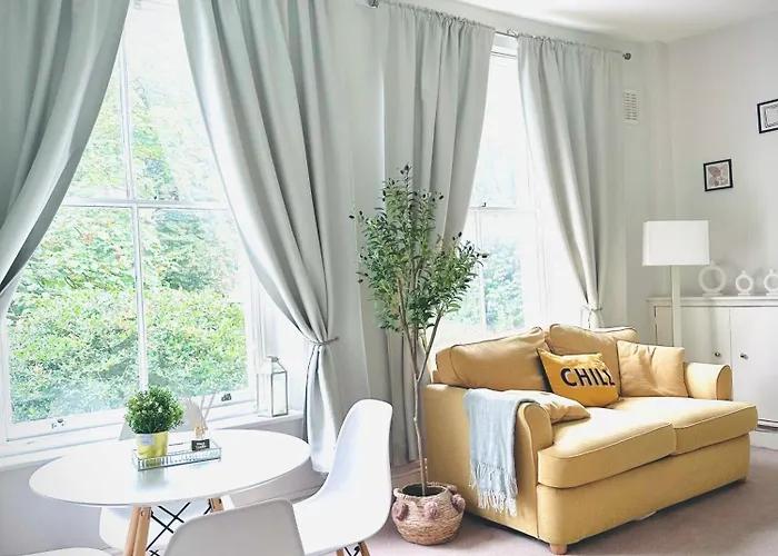 London Oval Apartment