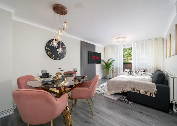 One-Bedroom Ground Floor Gem 15 Mins From Kings Cross
