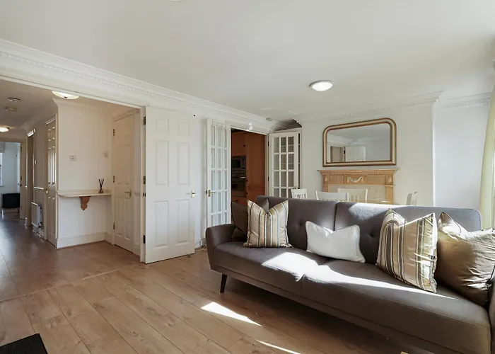 Two Bed Two Bath Kensington Apartment