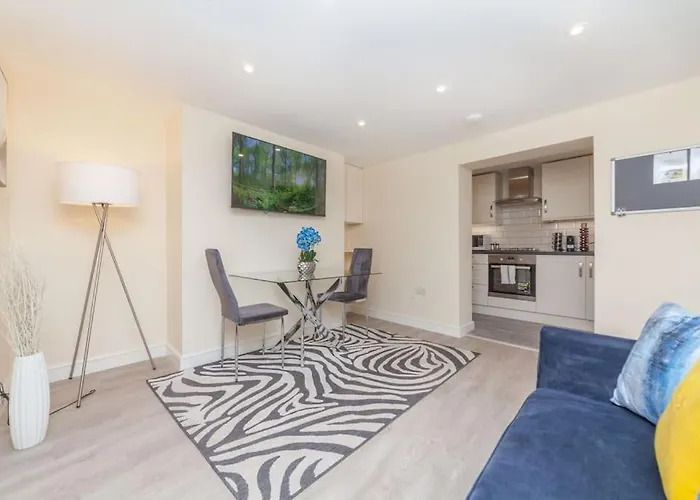 Modern London 1 Bed Apartment, Own Garden!