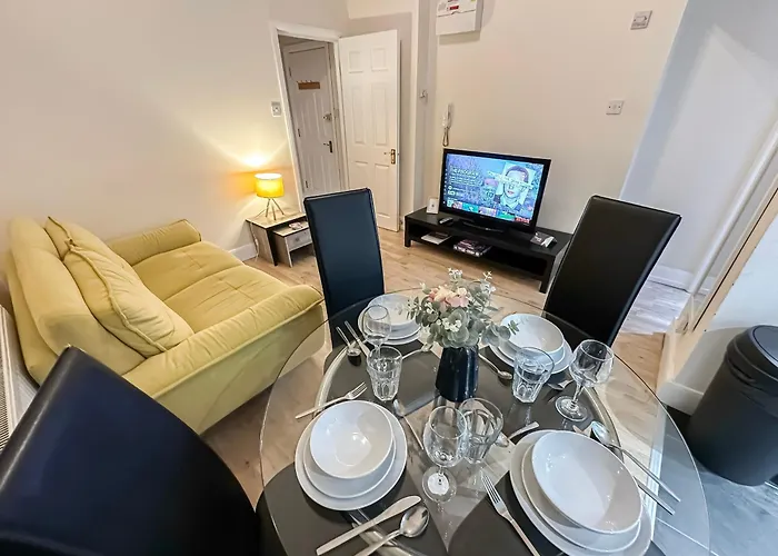1-Bedroom Flat With Small Garden & Paid Parking In Finsbury Park, Highbury