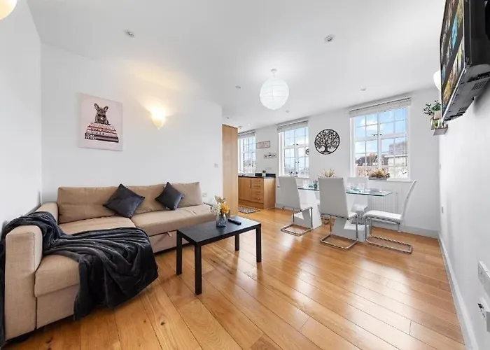 Modern 2 Bed 2 Bathroom Clapham