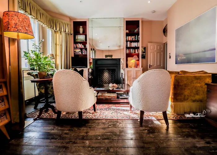 Elegant Central London Flat With Stylish Decor