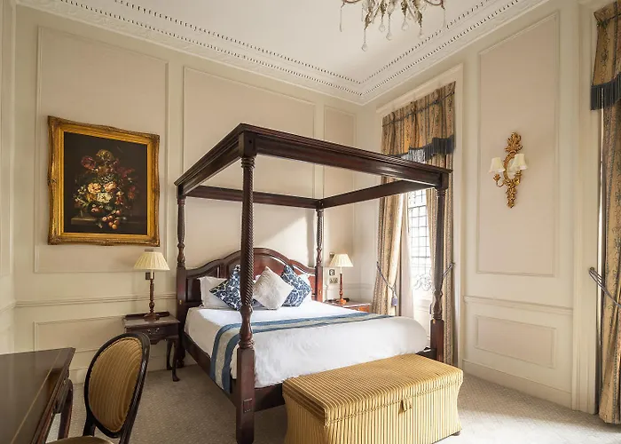 The Leonard Hotel