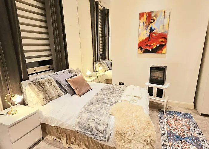 Central London Studio For Three