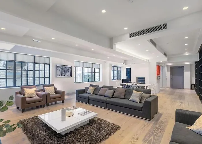 Luxurious Flat For 8