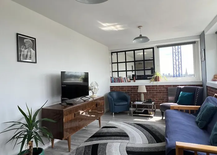 Apartment With Stuning City Views Close To Center