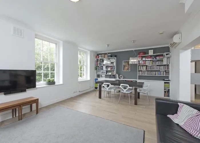 Battersea 2 Bedroom 2 Toilet Flat