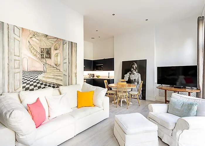 Elegant 3 Bed Apartment In Earl\'S Court