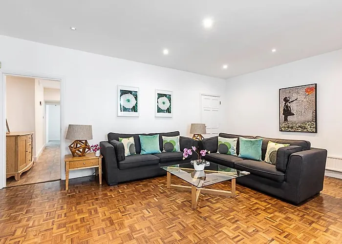 Charming Kensington Apartment