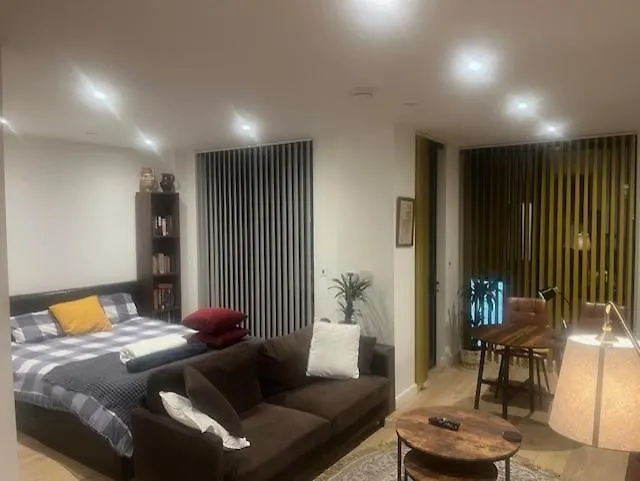 Spacious Studio In Central Hackney Wick