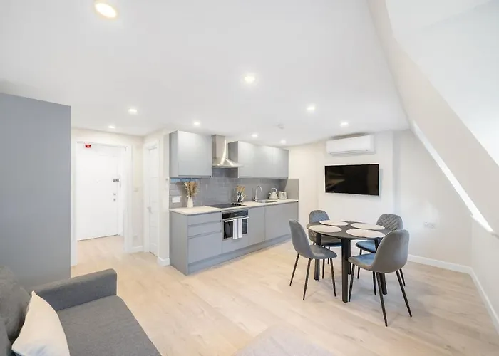 New 1Bed With Ac Near Portobello